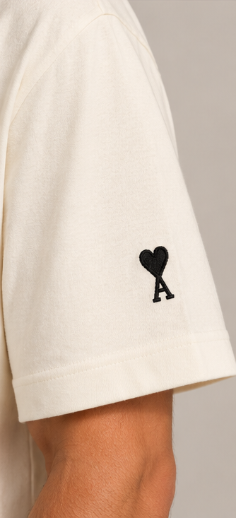 T-shirt AMI écru - détail logo manche