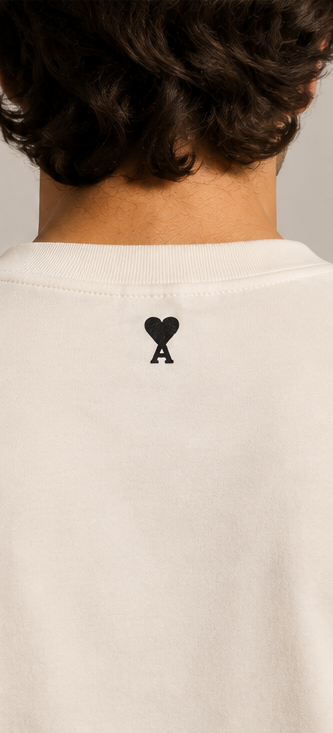 T-shirt AMI Paris 220 € - détail logo dos