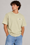 Le t-shirt Gros Grain Jacquemus light khaki porté