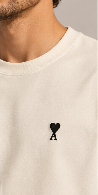 T-shirt Place des Victoires - détail logo poitrine