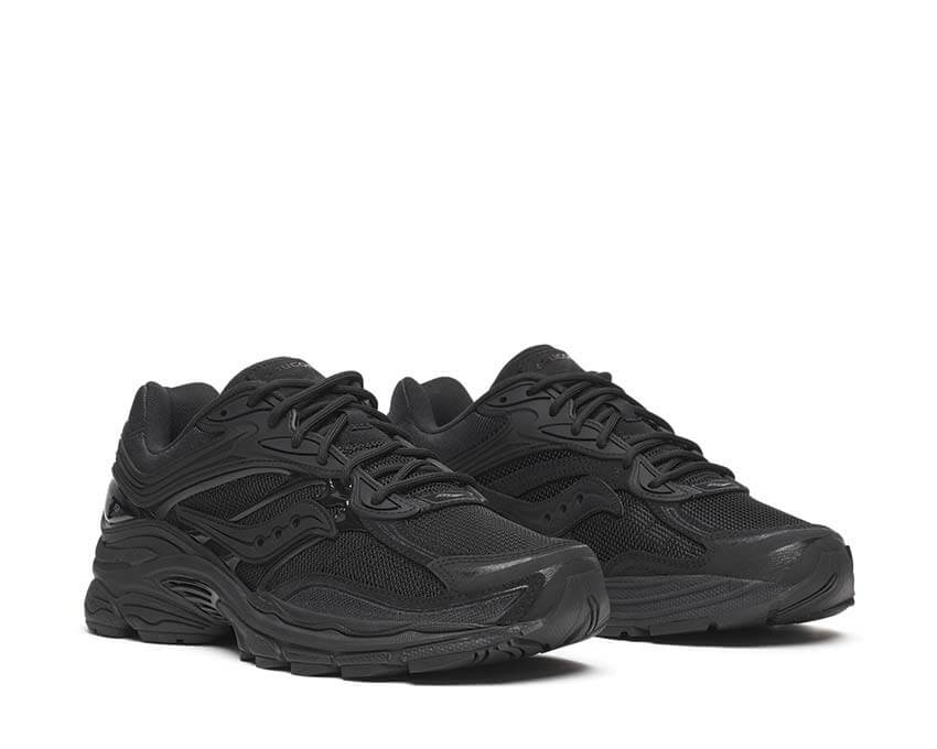 Saucony ProGrid Omni 9 Black - vue de trois quarts