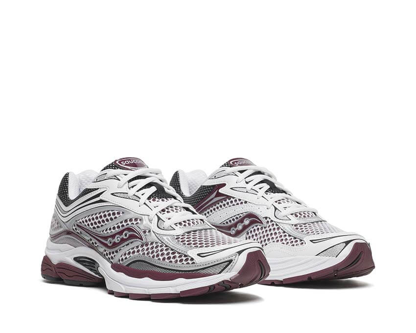 SAUCONY PROGRID OMNI 9 MAROON - vue trois quarts